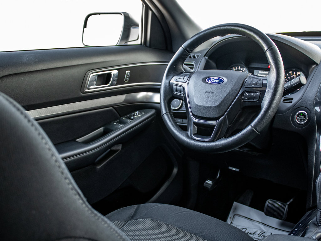 Used 2018 Ford Explorer XLT image 40