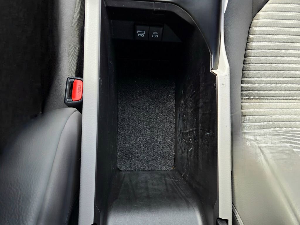 Used 2021 Toyota Camry SE image 34