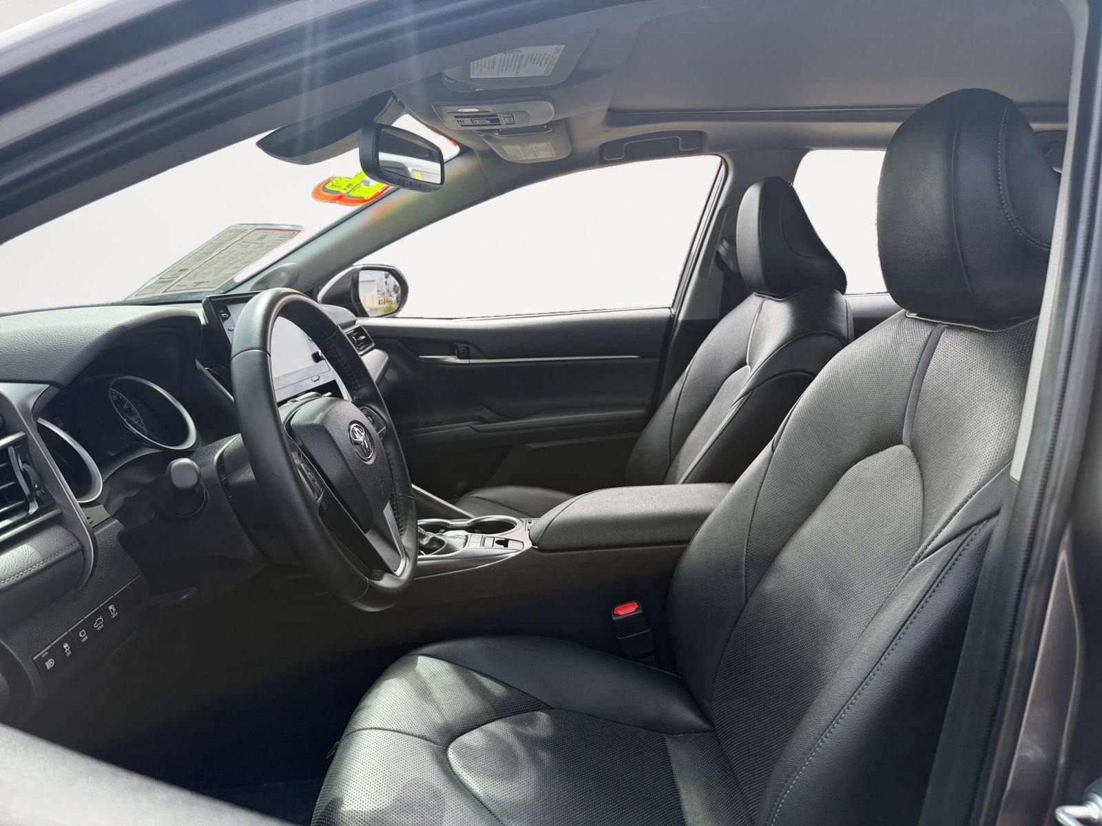 Certified 2022 Toyota Camry XLE w/ Navigation Package FWD image 9