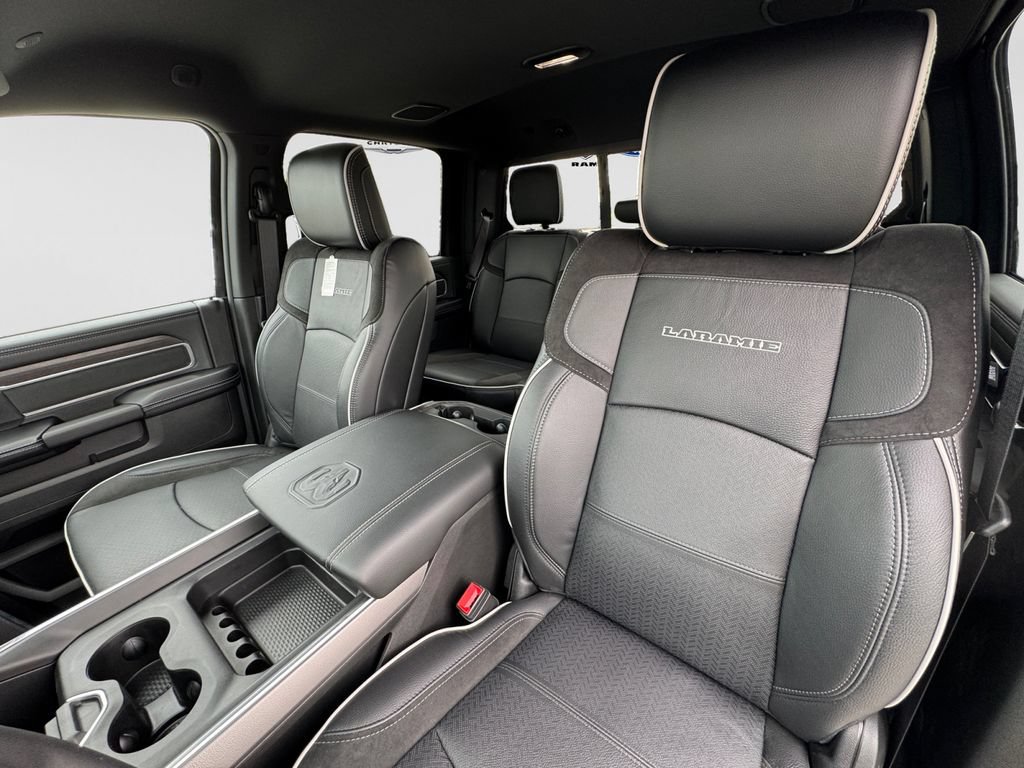 New 2026 RAM 3500 Laramie AWD/4WD image 19