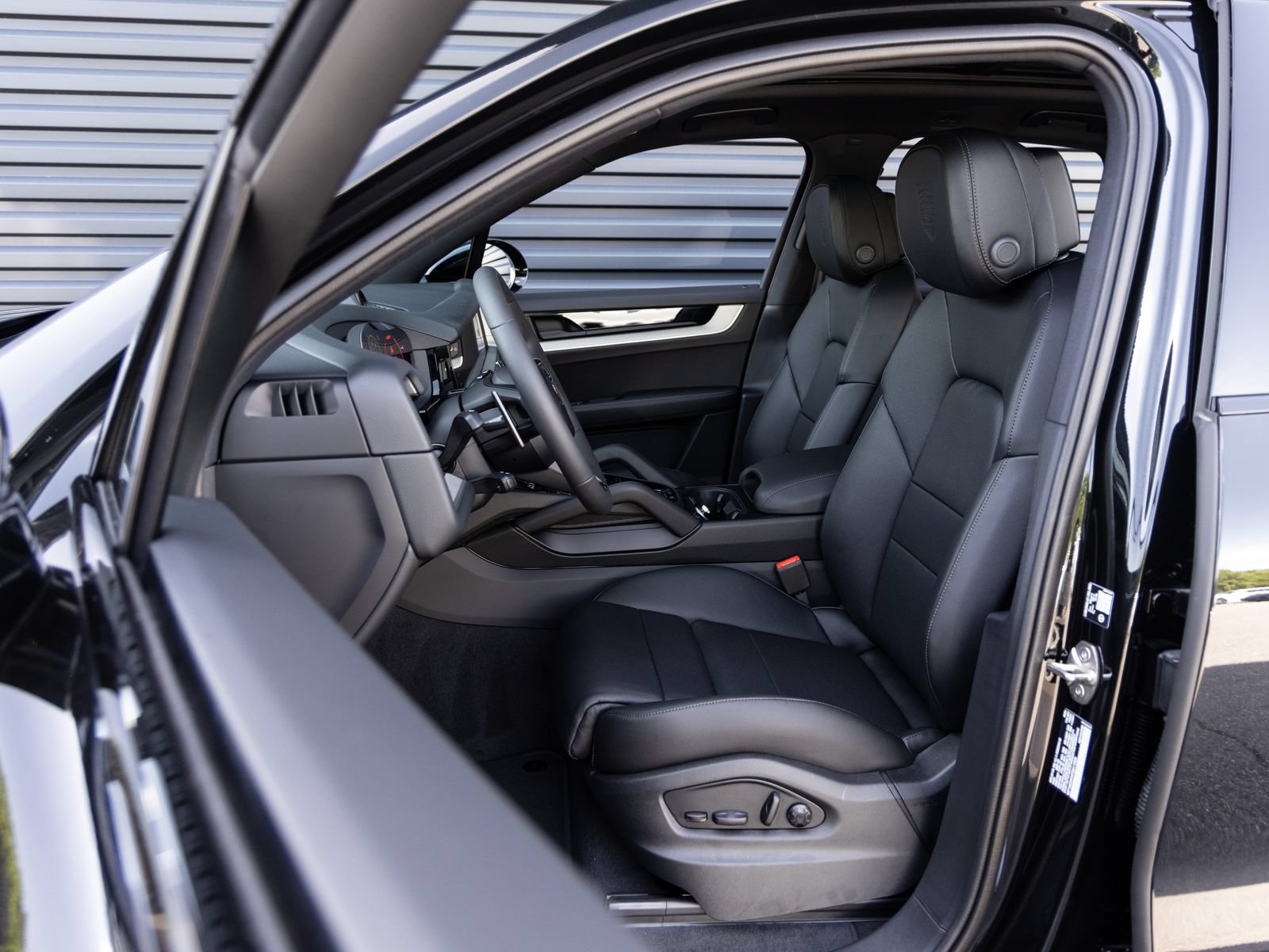 New 2026 Porsche Cayenne E-Hybrid AWD/4WD image 5