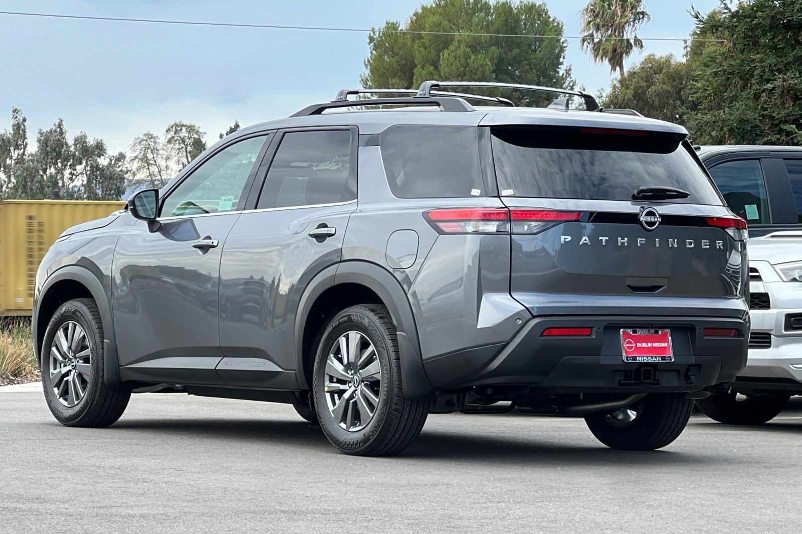New 2025 Nissan Pathfinder SV w/ SV Premium Package image 6