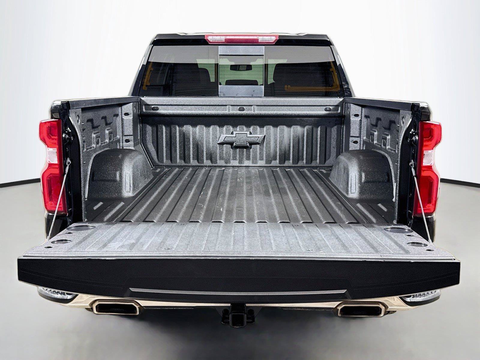 Used 2022 Chevrolet Silverado 1500 LTZ w/ LTZ Convenience Package II AWD/4WD image 25