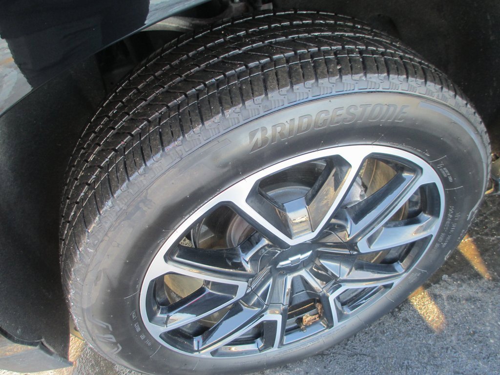 Certified 2024 Chevrolet Suburban RST w/ Sport Performance Package image 12