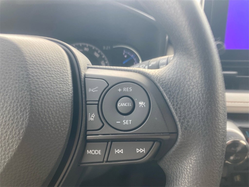 Used 2025 Toyota RAV4 XLE image 19