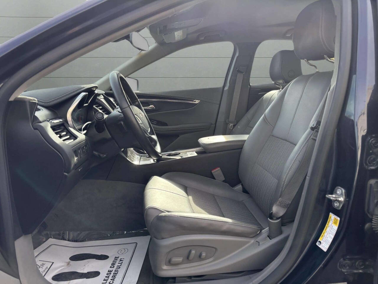 Used 2015 Chevrolet Impala LT w/ Convenience Package image 11