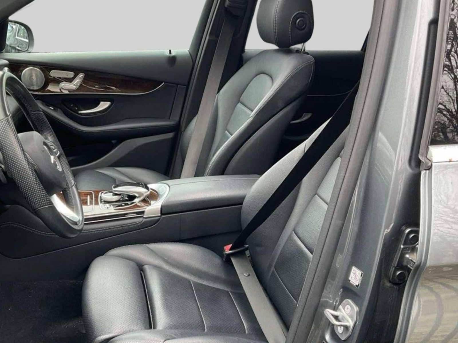 Used 2019 Mercedes-Benz GLC 300 4MATIC image 2