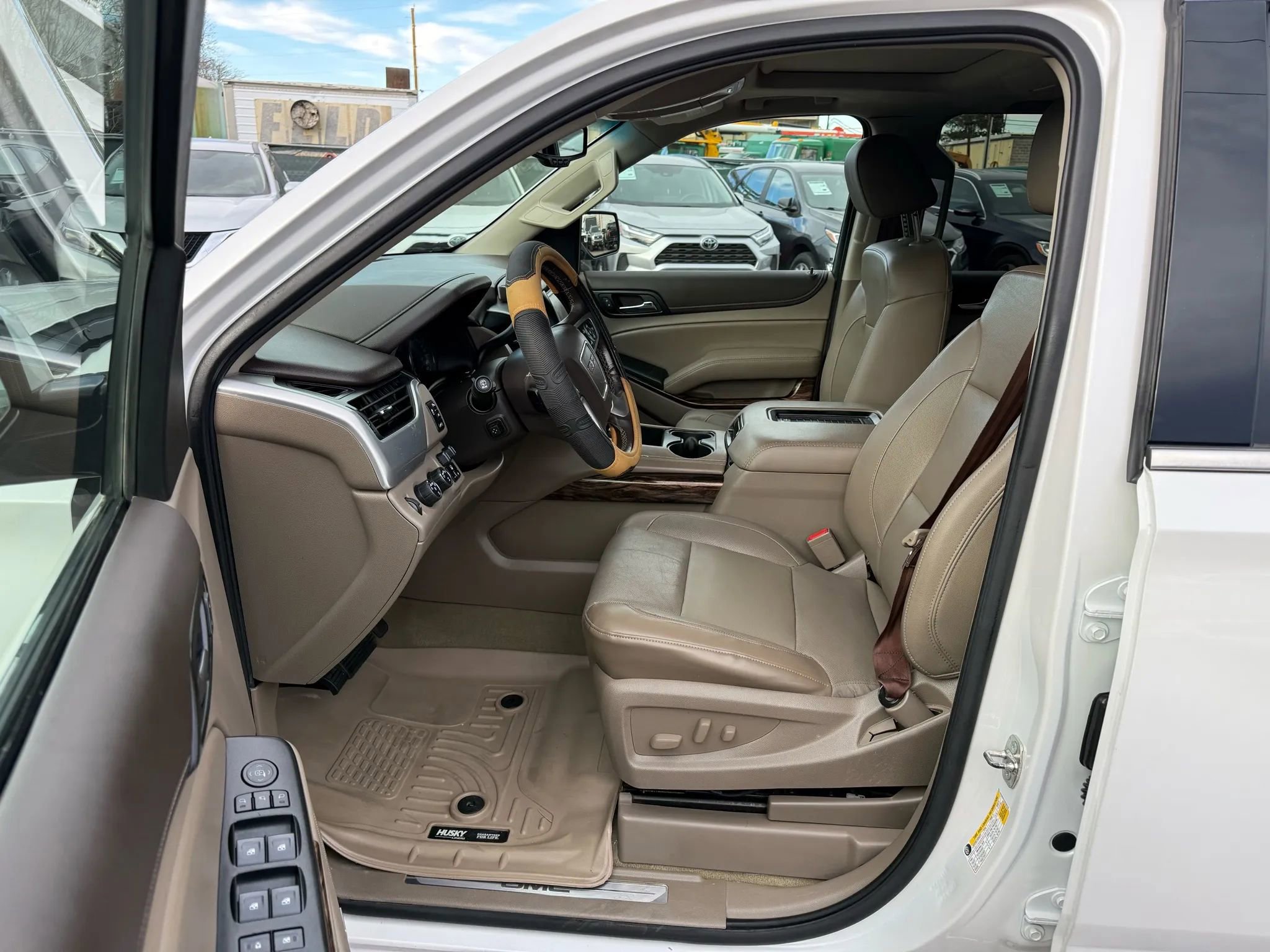 Used 2017 GMC Yukon XL SLT w/ Open Road Package image 15