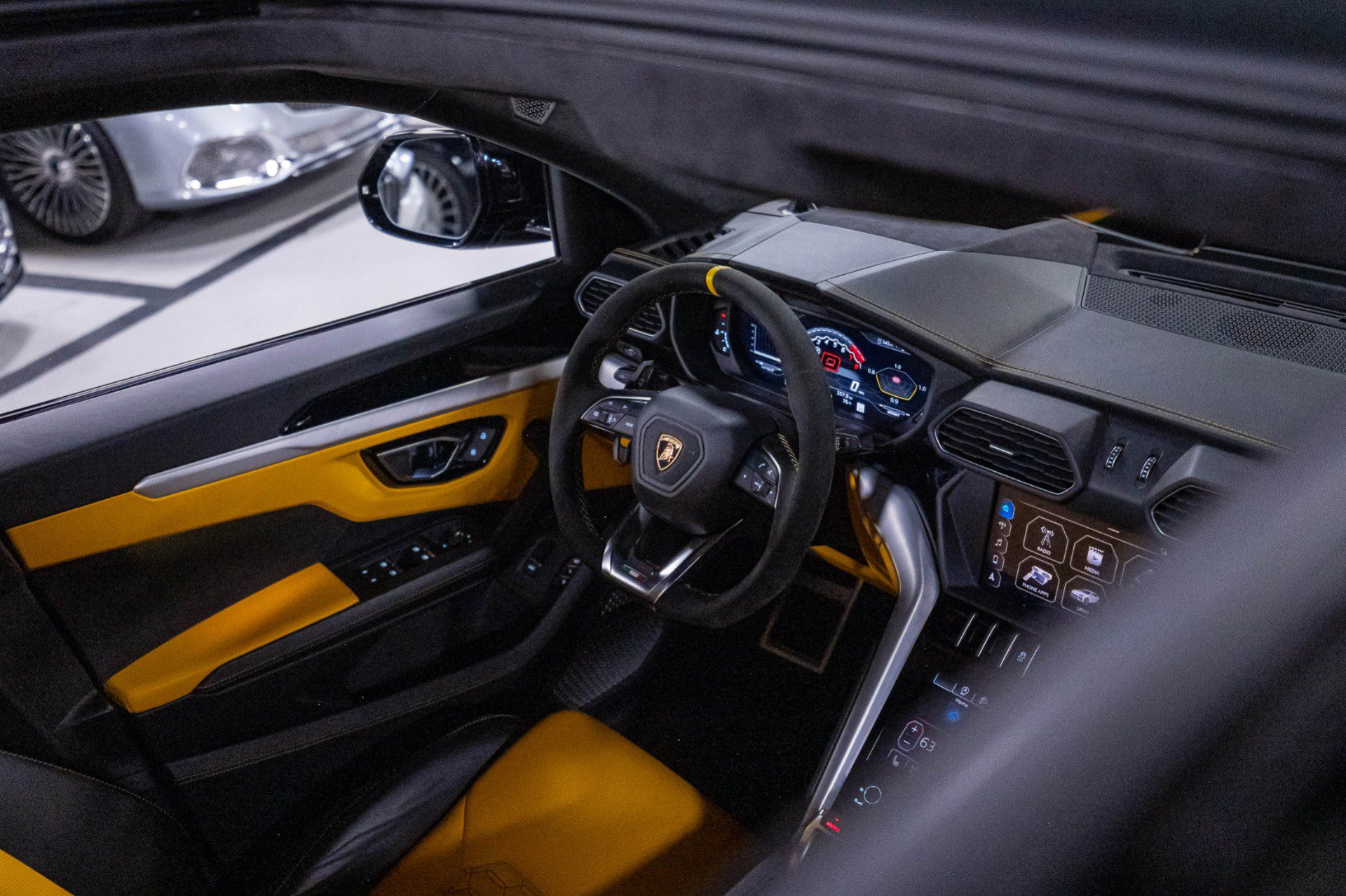 Used 2019 Lamborghini Urus AWD/4WD image 84
