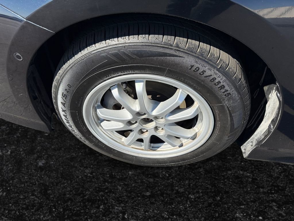 Used 2017 Toyota Prius Three image 9