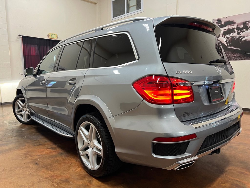 Used 2015 Mercedes-Benz GL 550 4MATIC image 2