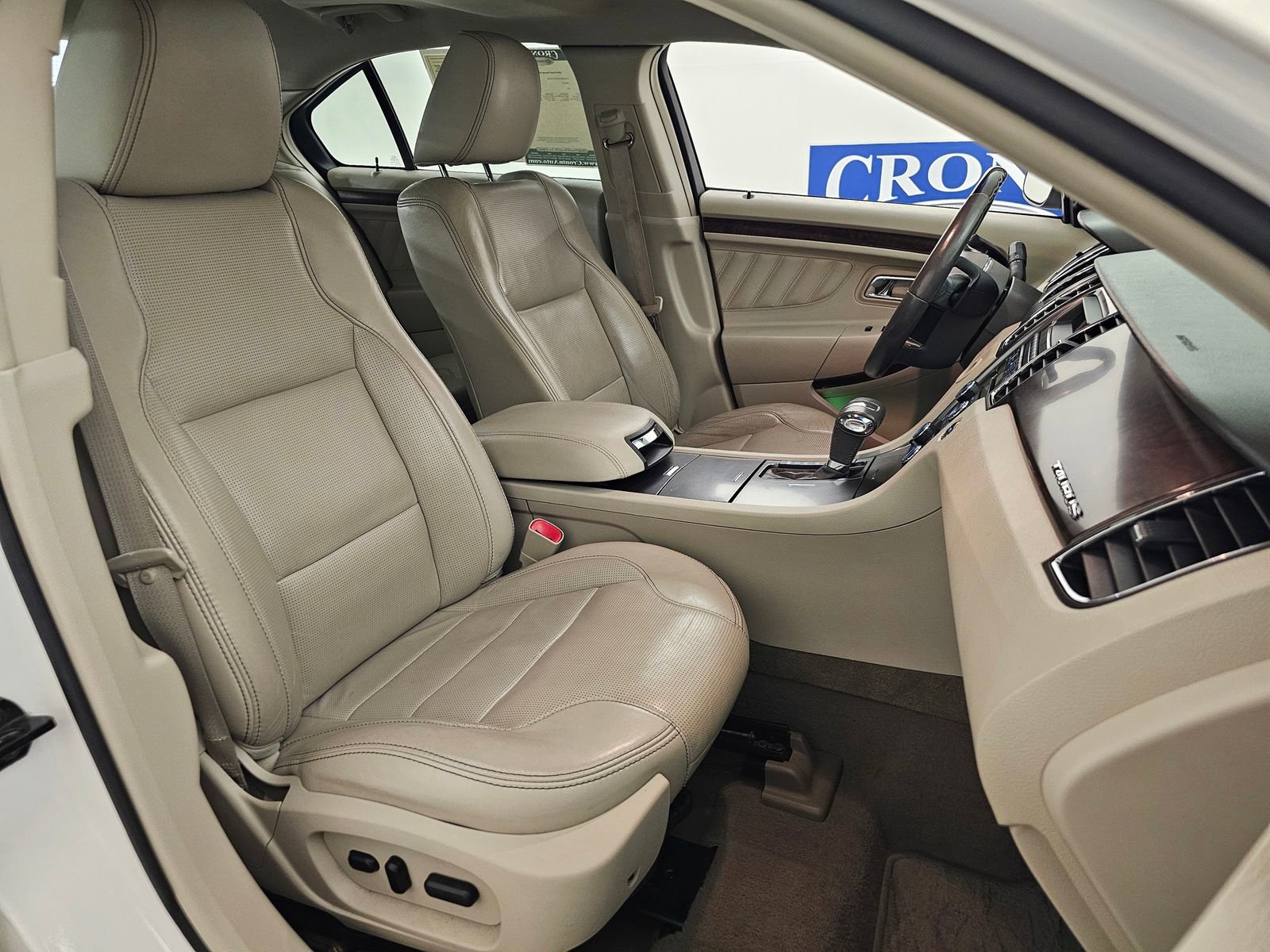 Used 2010 Ford Taurus Limited image 27