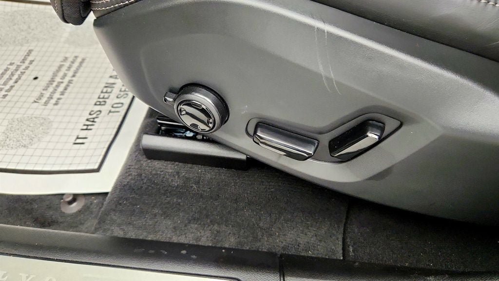 Used 2026 Volvo XC60 T8 Ultra w/ Climate Package AWD/4WD image 11