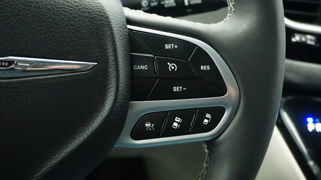 Certified 2024 Chrysler Pacifica Touring-L image 34