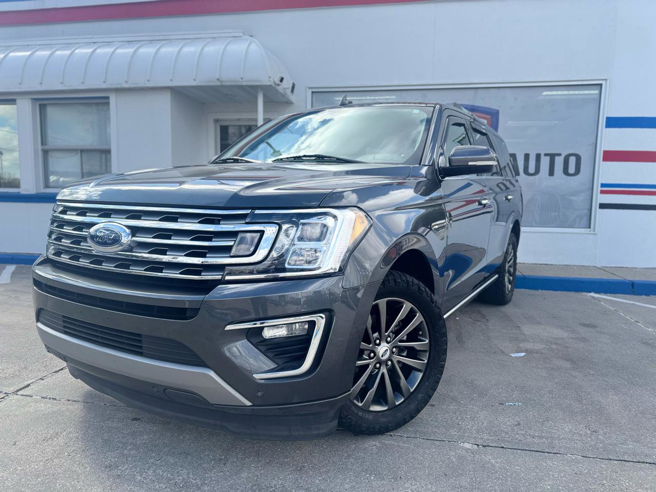 Used 2020 Ford Expedition Limited image 3