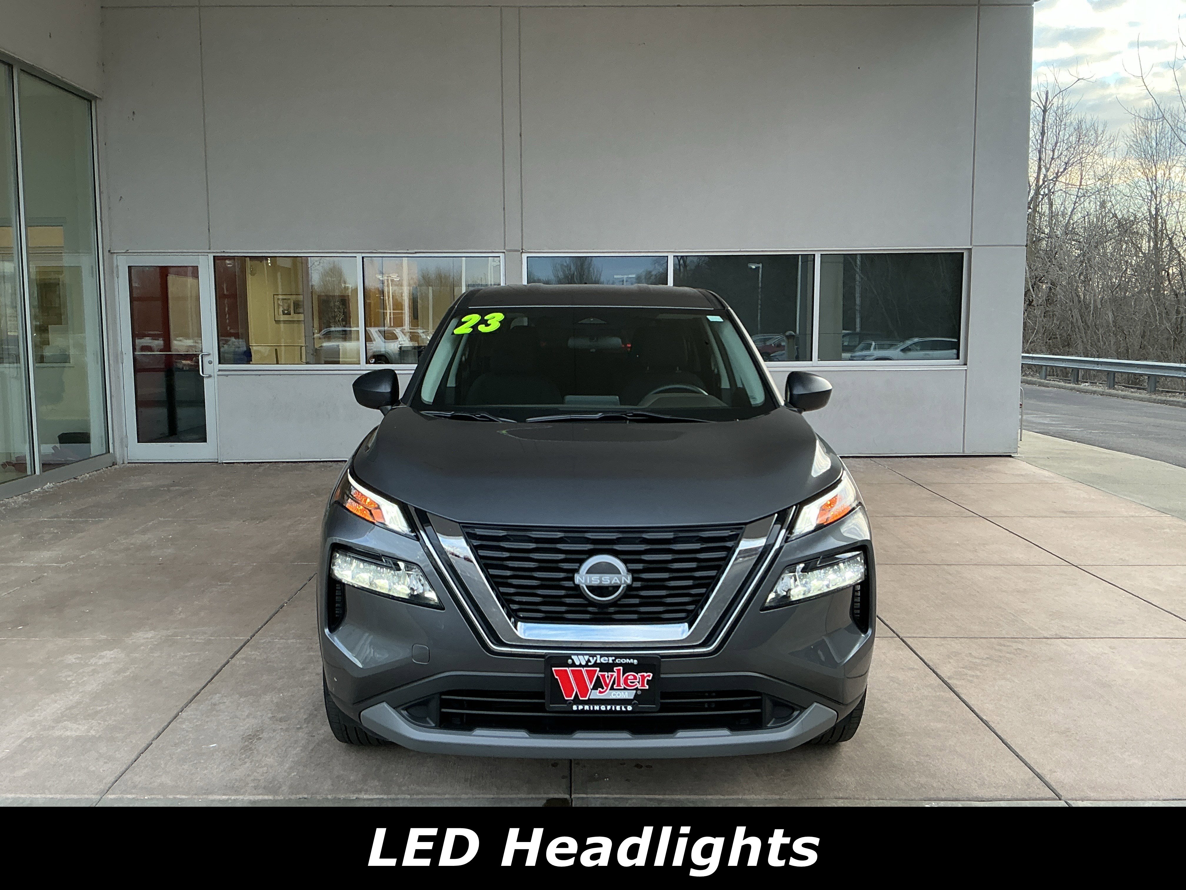 Used 2023 Nissan Rogue S image 2