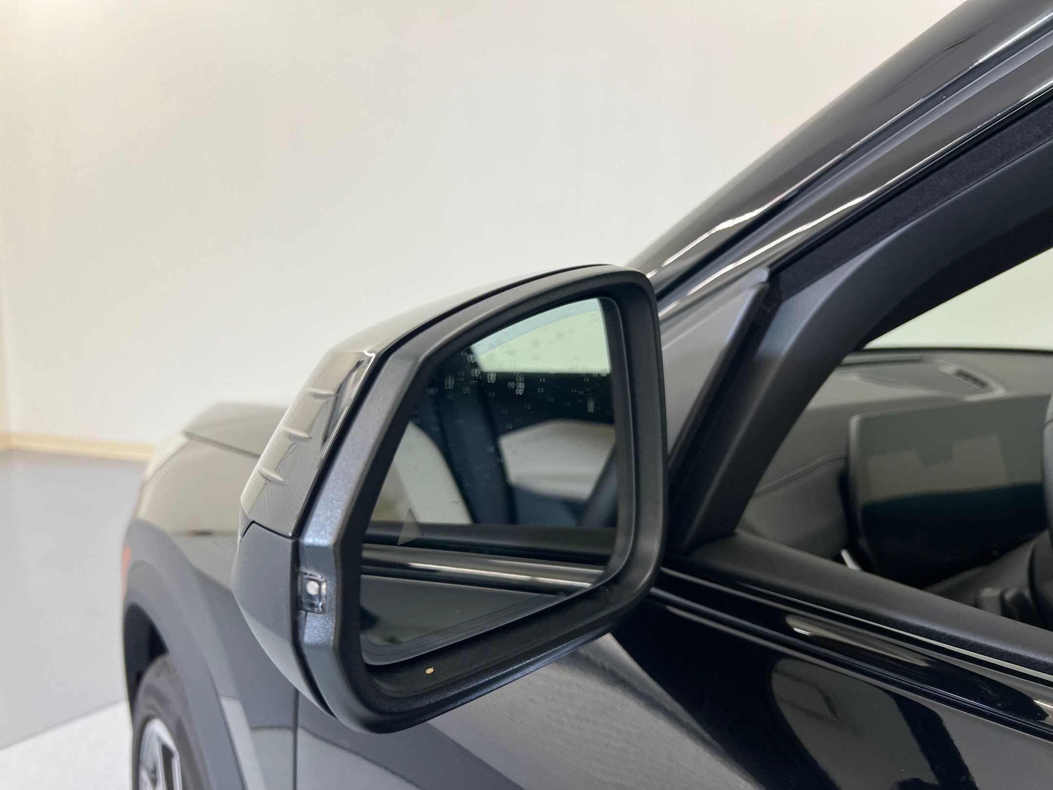 Used 2025 BMW X2 xDrive28i w/ Convenience Package image 21