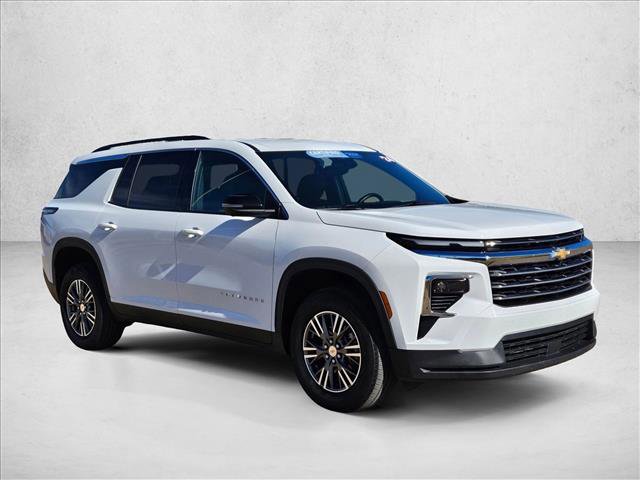 Used 2024 Chevrolet Traverse LT image 3