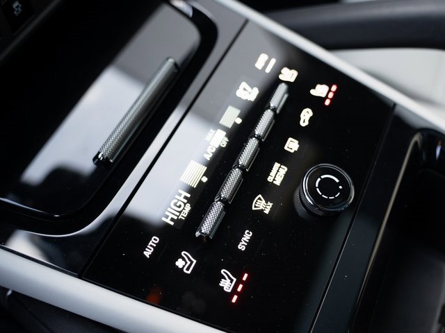 Used 2025 Porsche Cayenne S image 25