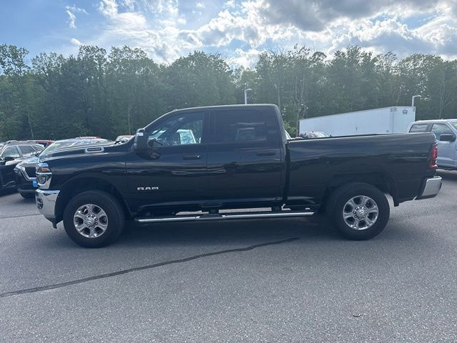 Used 2025 RAM 2500 Big Horn AWD/4WD image 4