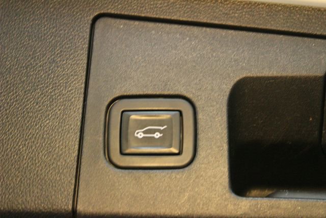 Used 2021 Cadillac XT4 Premium Luxury w/ Sun And Sound Package image 18