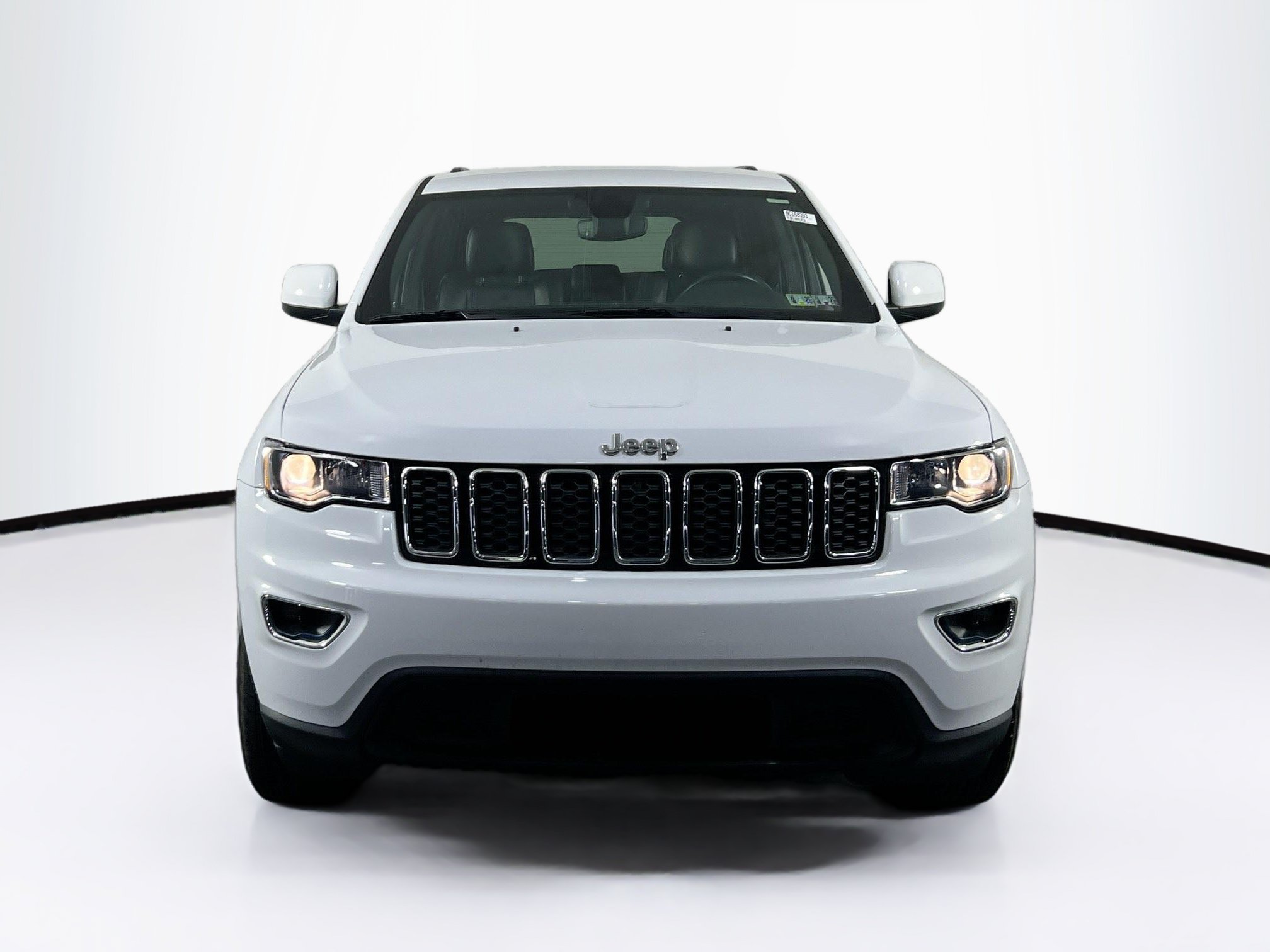 Used 2022 Jeep Grand Cherokee Laredo X AWD/4WD image 2