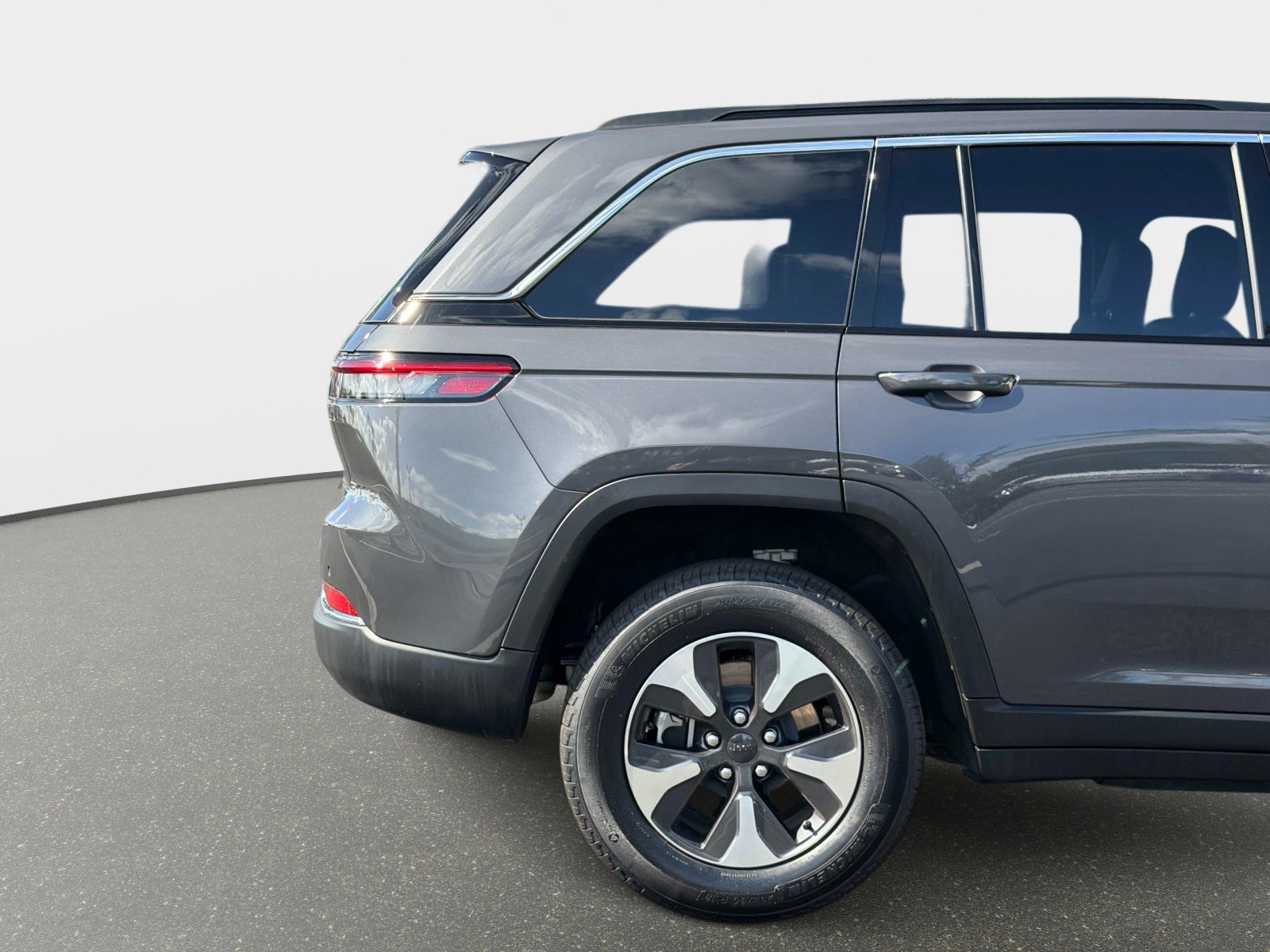 Used 2025 Jeep Grand Cherokee Limited 4xe image 19