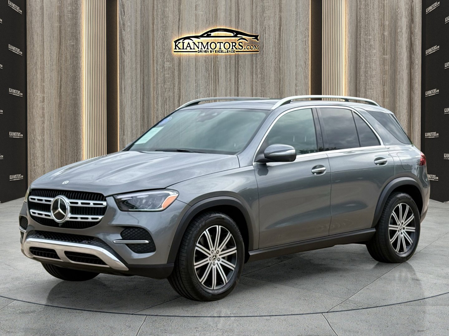 Used 2025 Mercedes-Benz GLE 450e 4MATIC image 3