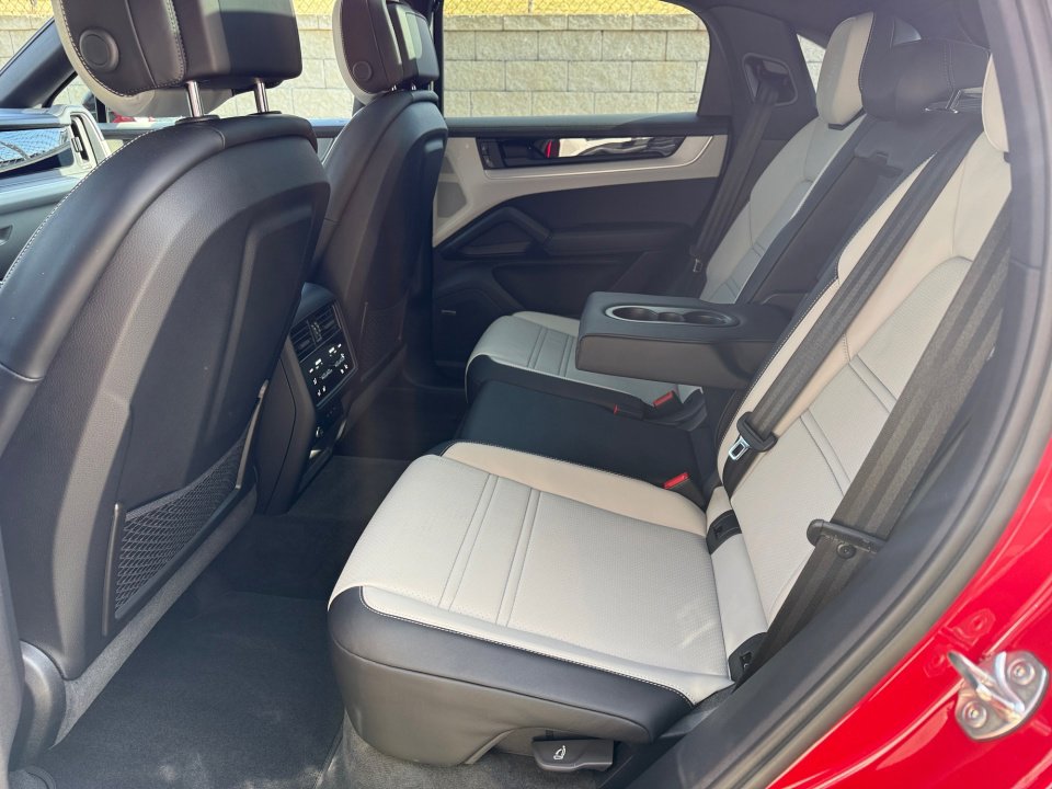 Certified 2025 Porsche Cayenne Coupe image 20