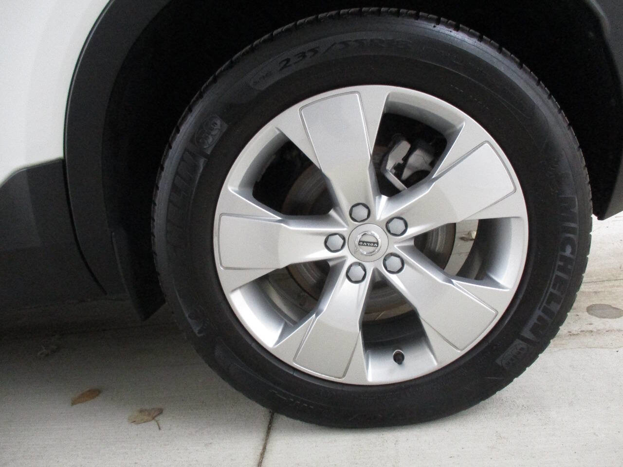 Used 2022 Volvo XC40 T5 Momentum image 70