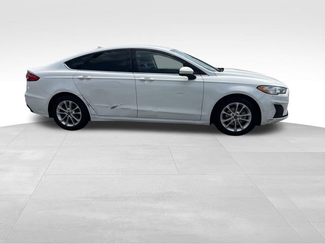 Used 2019 Ford Fusion SE FWD image 2