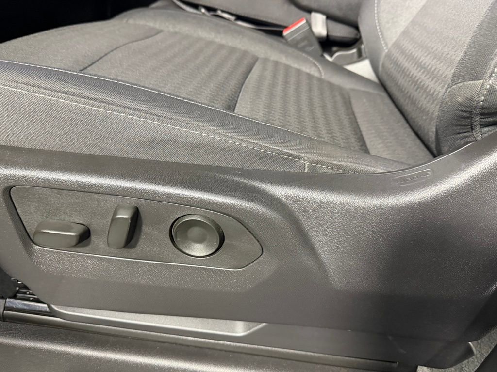 Used 2025 Chevrolet Silverado 2500 LT w/ Convenience Package image 27