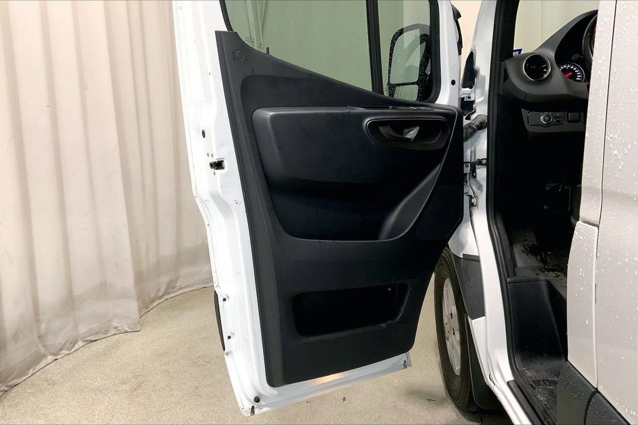 Used 2023 Mercedes-Benz Sprinter 2500 image 21