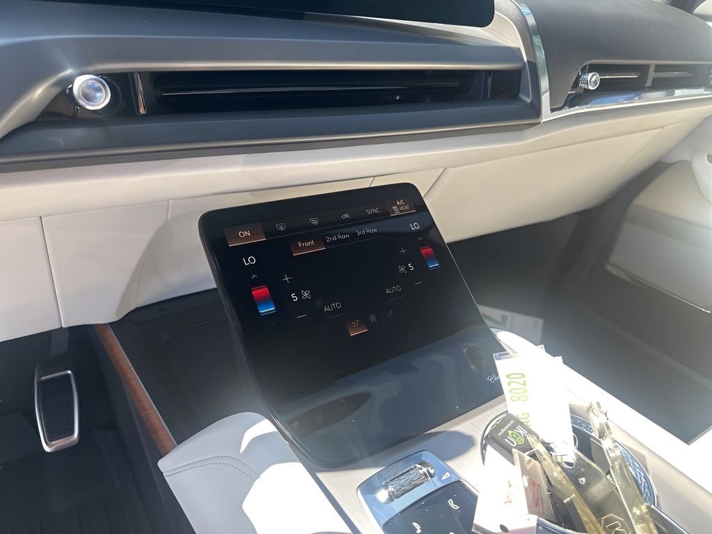New 2026 Cadillac Vistiq Luxury w/ LPO, Floor Liner Package AWD/4WD image 36
