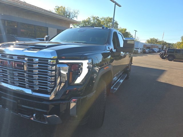 Used 2025 GMC Sierra 2500 Denali w/ Denali Reserve Package AWD/4WD image 3