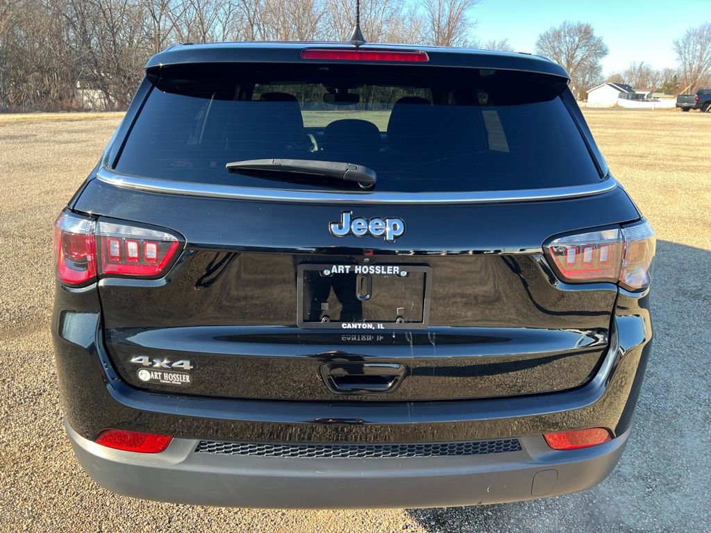 Used 2024 Jeep Compass Sport image 3