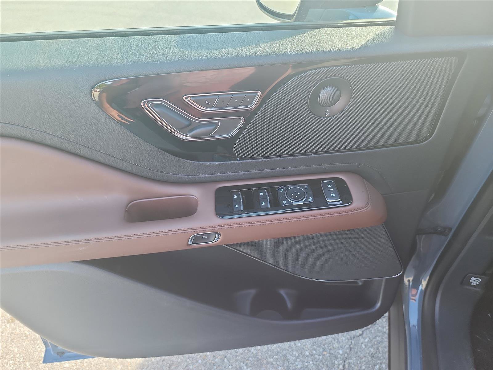 New 2027 Lincoln Aviator Reserve w/ Jet Appearance Package RWD image 12