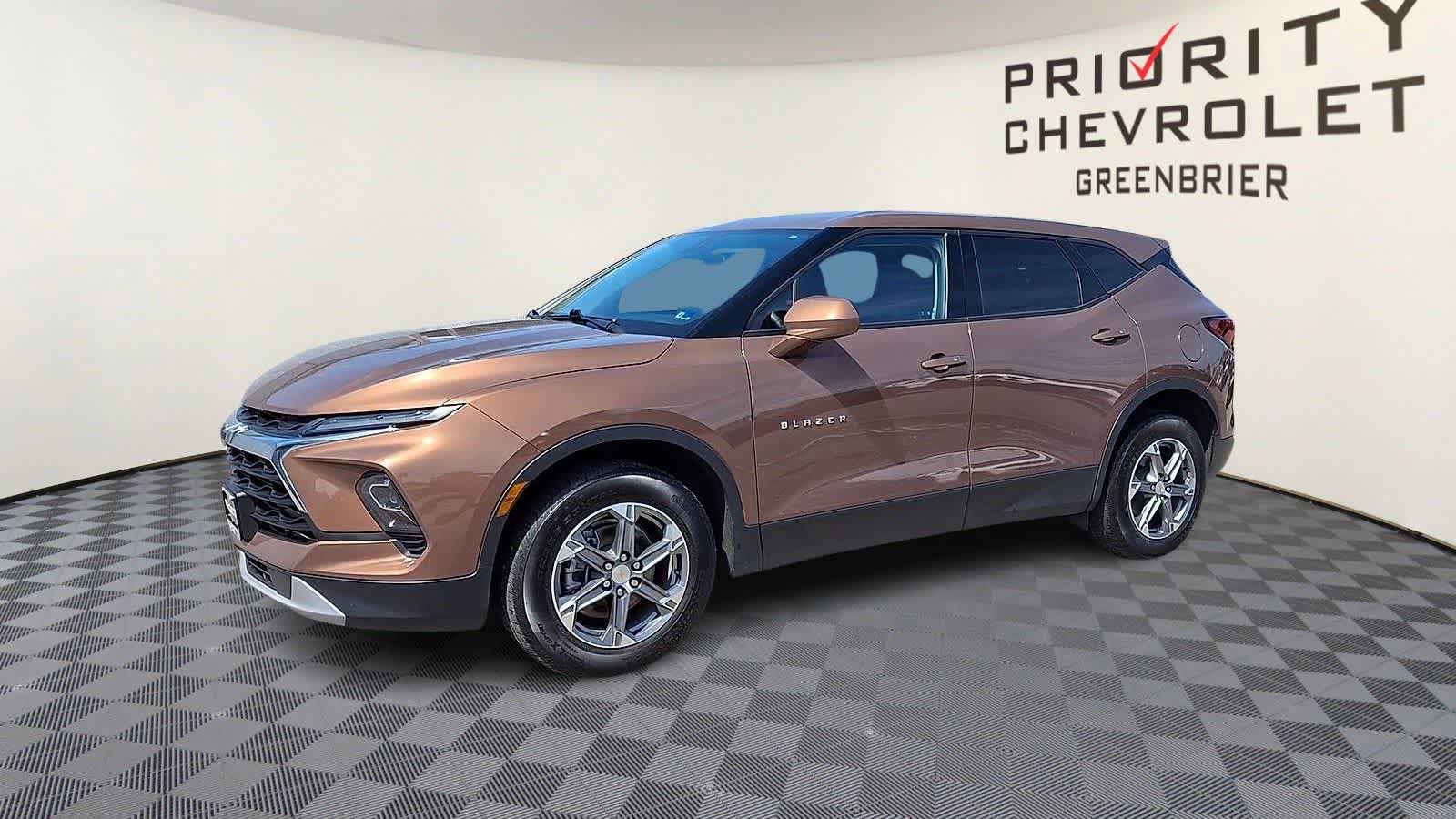 Certified 2023 Chevrolet Blazer LT w/ LPO, Black Grille Bar Package FWD image 4