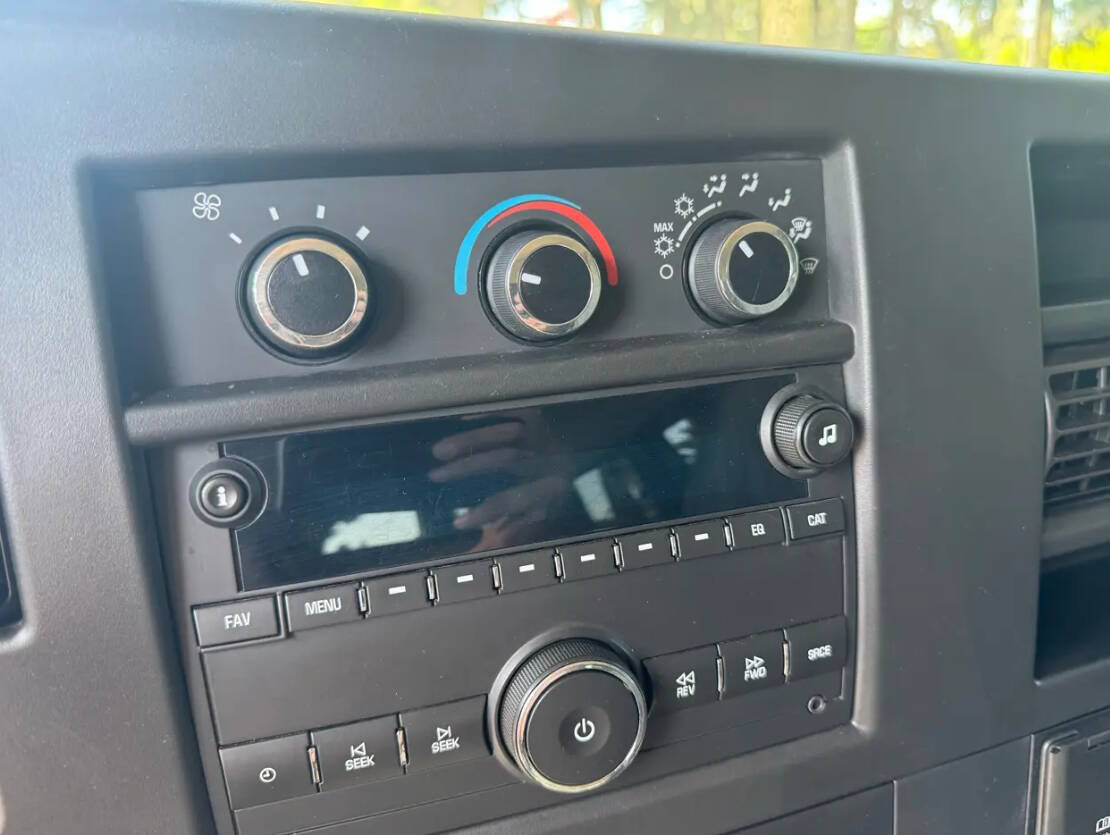 Used 2018 Chevrolet Express 2500 LS w/ Driver Convenience Package RWD image 13