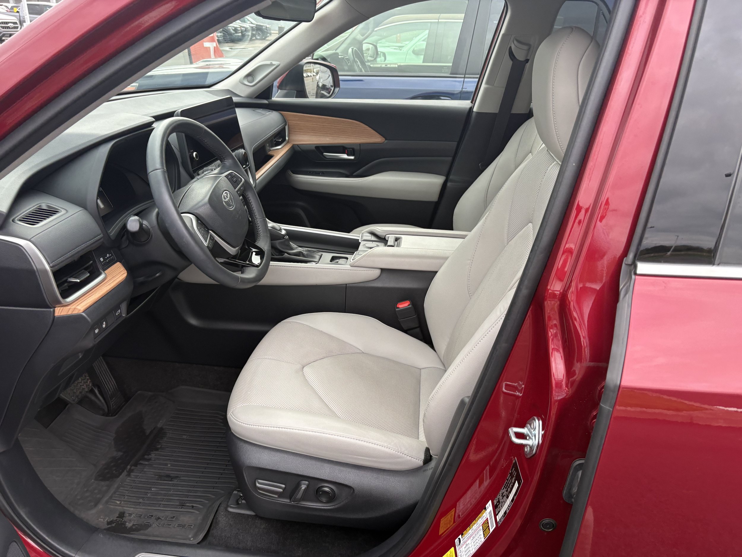 Certified 2024 Toyota Grand Highlander AWD image 3
