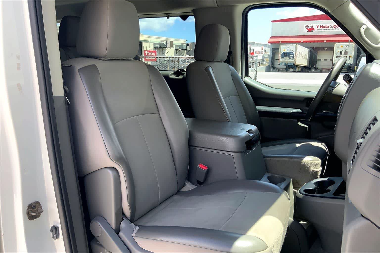 Used 2016 Nissan NV 3500 SV RWD image 13