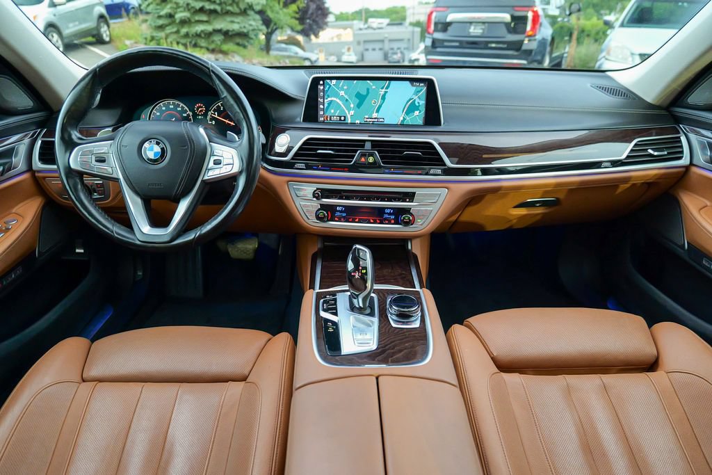 Used 2018 BMW 740i xDrive AWD/4WD image 40