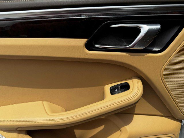 Used 2017 Porsche Macan Turbo image 36