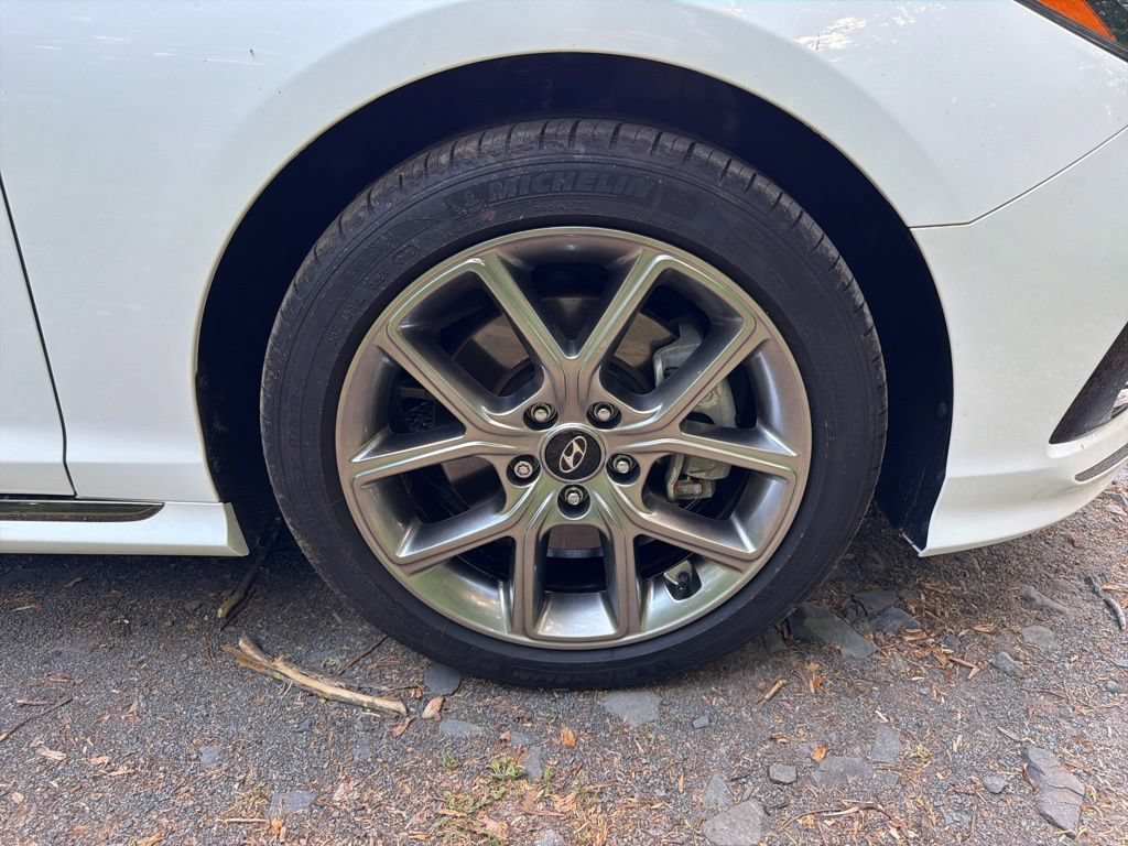 Used 2019 Hyundai Sonata Limited w/ Cargo Package FWD image 8