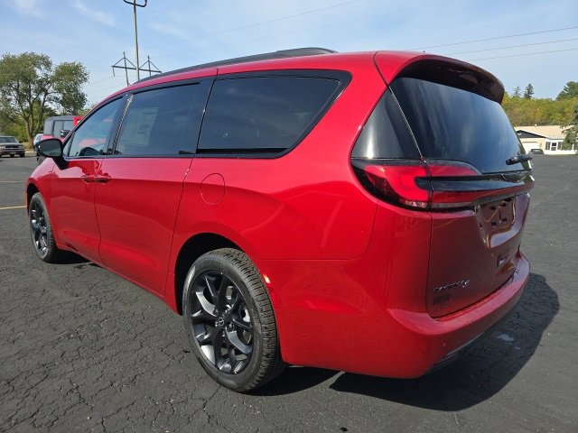New 2026 Chrysler Pacifica Limited w/ S Appearance Package image 5