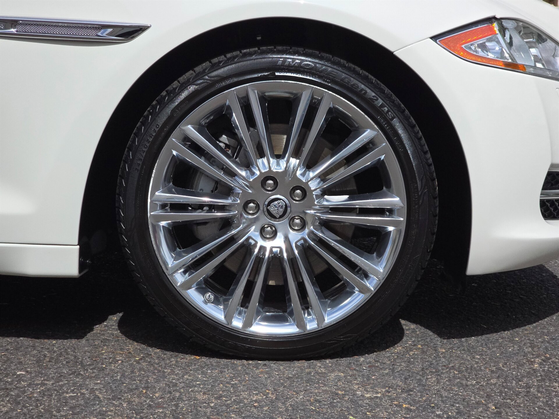 Used 2011 Jaguar XJ L RWD image 35