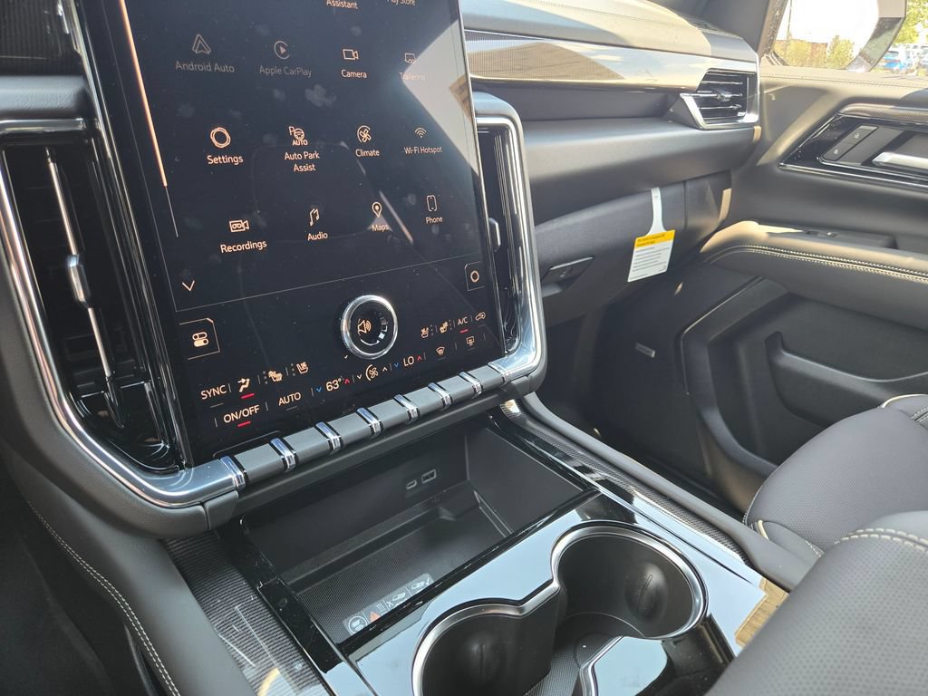 New 2026 GMC Yukon Elevation w/ Elevation Premium Package AWD/4WD image 13