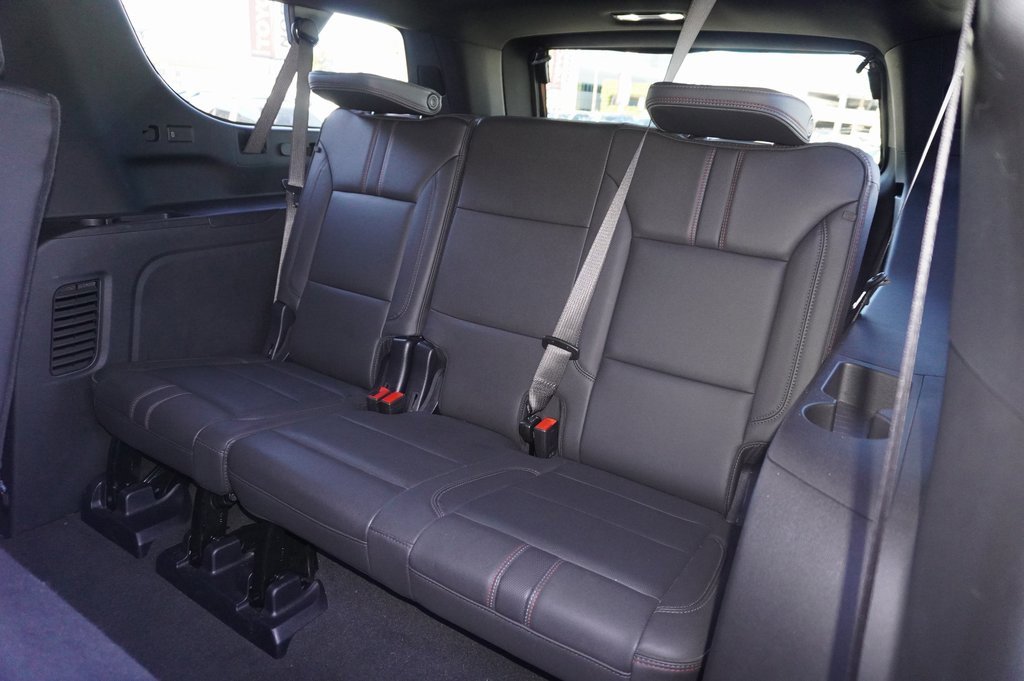 Used 2025 Chevrolet Suburban RST image 11