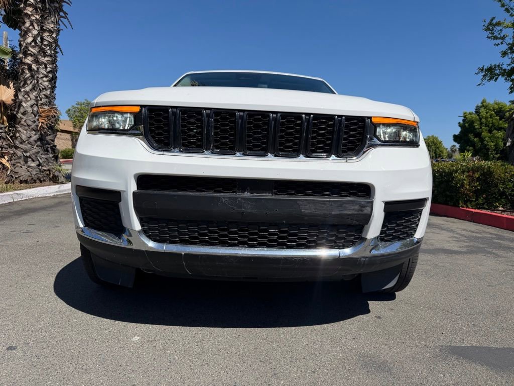 Used 2023 Jeep Grand Cherokee L Laredo image 4