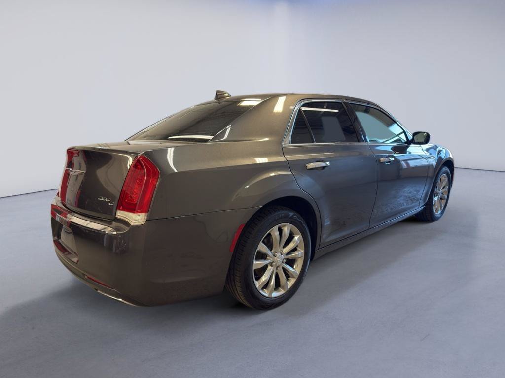 Used 2017 Chrysler 300 C AWD/4WD image 8